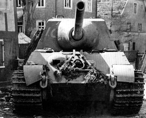 Иллюстрация к книге — «ЯгдТИГР» и другие истребители танков [_43.jpg]