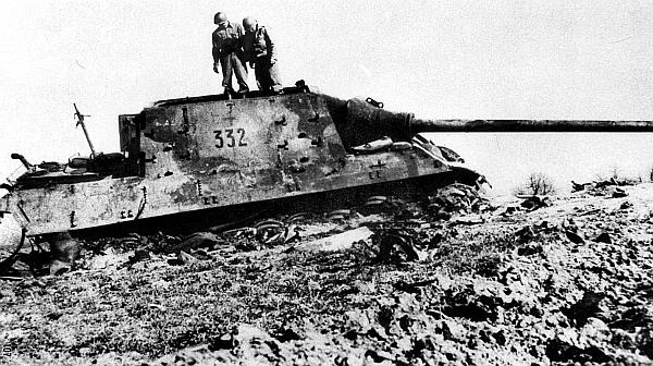 Иллюстрация к книге — «ЯгдТИГР» и другие истребители танков [_47.jpg]