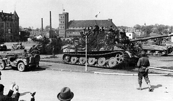 Иллюстрация к книге — «ЯгдТИГР» и другие истребители танков [_50.jpg]