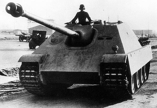 Иллюстрация к книге — «ЯгдТИГР» и другие истребители танков [_54.jpg]