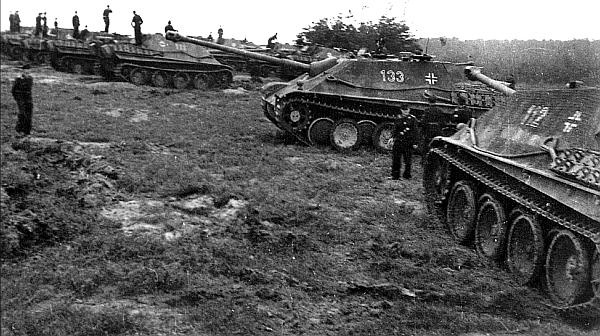 Иллюстрация к книге — «ЯгдТИГР» и другие истребители танков [_74.jpg]