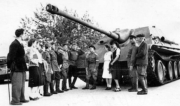 Иллюстрация к книге — «ЯгдТИГР» и другие истребители танков [_91.jpg]