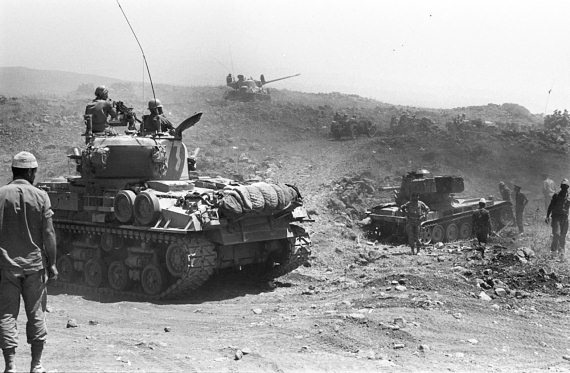 Иллюстрация к книге — Израильские танки в бою [i_101.jpg]