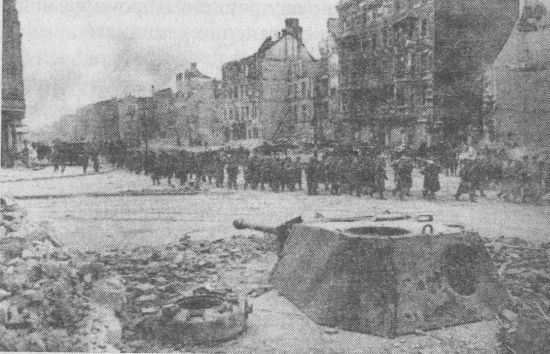 Иллюстрация к книге — Немецкие танки в бою [i_163.jpg]