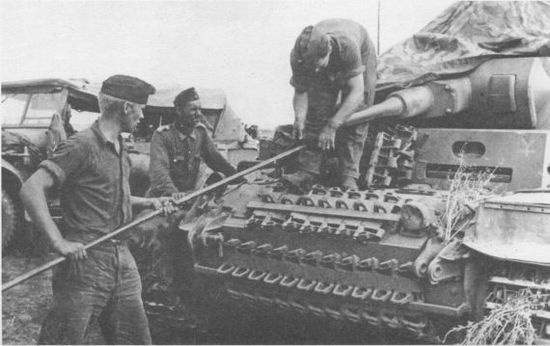 Иллюстрация к книге — Немецкие танки в бою [i_209.jpg]