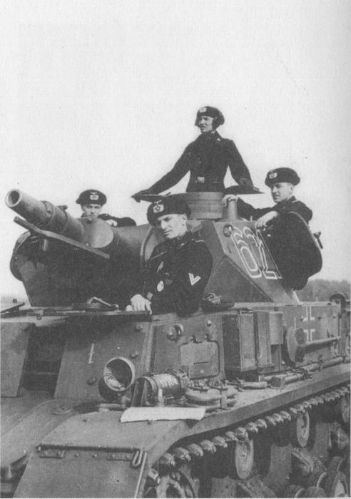 Иллюстрация к книге — Немецкие танки в бою [i_216.jpg]