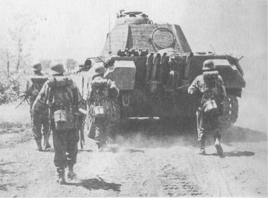 Иллюстрация к книге — Немецкие танки в бою [i_225.jpg]