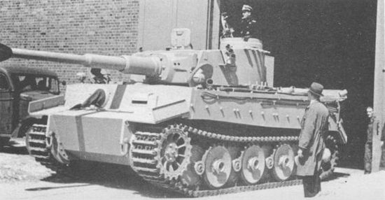 Иллюстрация к книге — Немецкие танки в бою [i_227.jpg]