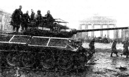 Иллюстрация к книге — Советские танки в бою. От Т-26 до ИС-2 [i_128.jpg]