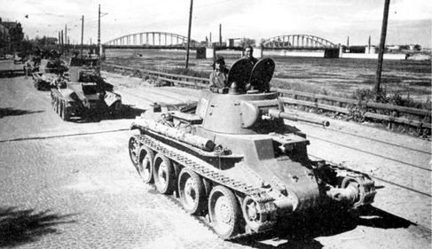 Иллюстрация к книге — Советские танки в бою. От Т-26 до ИС-2 [i_177.jpg]