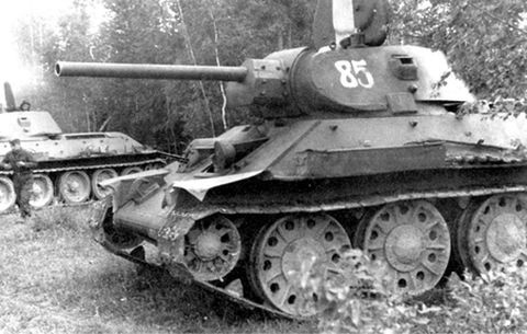 Иллюстрация к книге — Советские танки в бою. От Т-26 до ИС-2 [i_187.jpg]