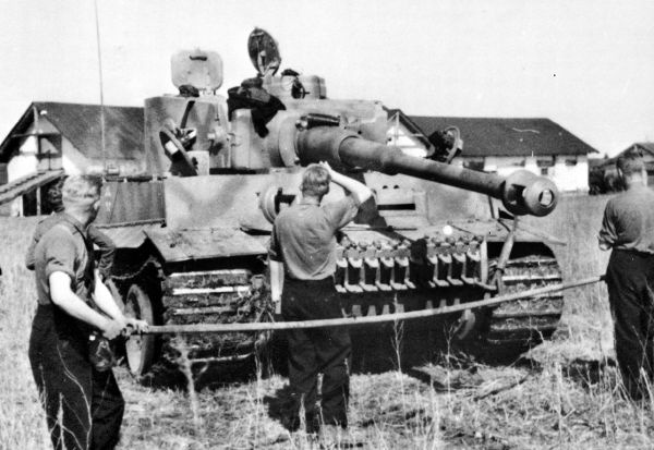 Иллюстрация к книге — Танковые асы Гитлера [i_075.jpg]