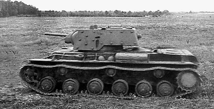 Иллюстрация к книге — Танковые асы Сталина [i_064.jpg]