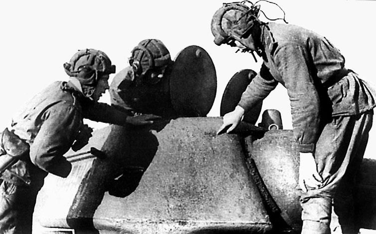 Иллюстрация к книге — Танковые асы Сталина [i_092.jpg]