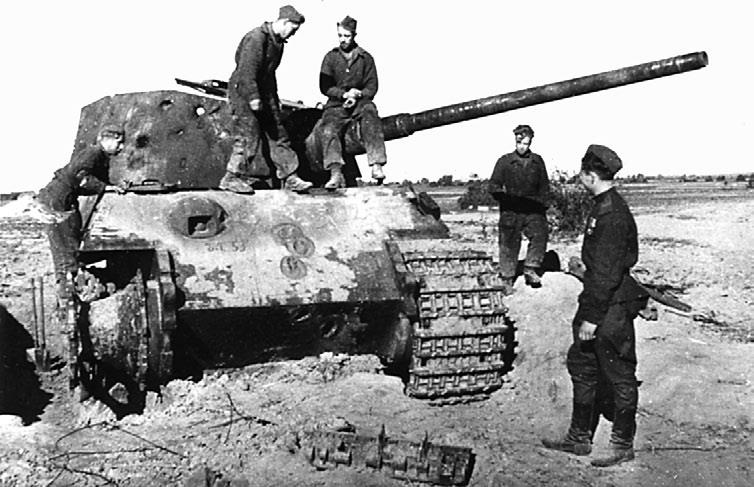 Иллюстрация к книге — Танковые асы Сталина [i_120.jpg]