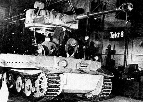Иллюстрация к книге — Тяжелый танк «Тигр». Смертельное оружие Рейха [i_017.jpg]