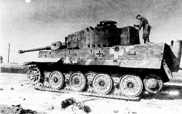 Иллюстрация к книге — Тяжелый танк «Тигр». Смертельное оружие Рейха [i_025.jpg]