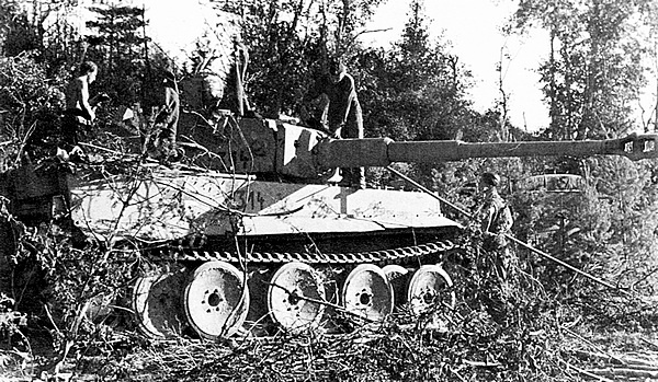 Иллюстрация к книге — Тяжелый танк «Тигр». Смертельное оружие Рейха [i_092.jpg]