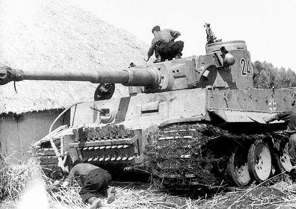 Иллюстрация к книге — Тяжелый танк «Тигр». Смертельное оружие Рейха [i_096.jpg]