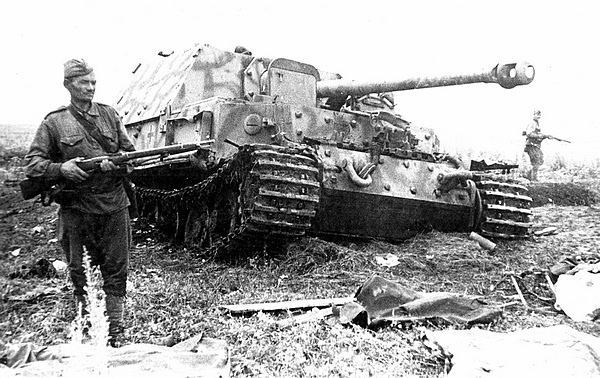 Иллюстрация к книге — Тяжелый танк «Тигр». Смертельное оружие Рейха [i_103.jpg]