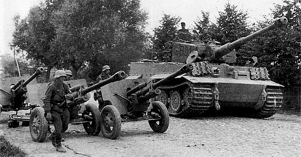 Иллюстрация к книге — Тяжелый танк «Тигр». Смертельное оружие Рейха [i_125.jpg]