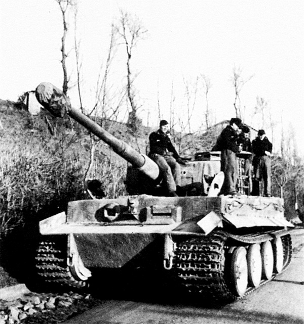 Иллюстрация к книге — Тяжелый танк «Тигр». Смертельное оружие Рейха [i_128.jpg]