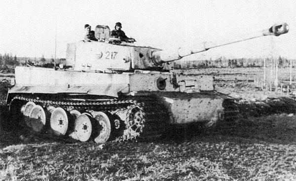 Иллюстрация к книге — Тяжелый танк «Тигр». Смертельное оружие Рейха [i_144.jpg]