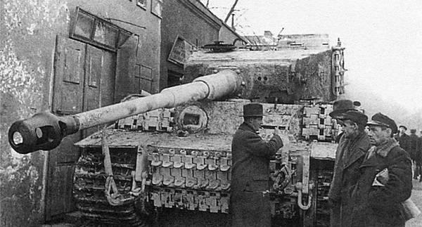 Иллюстрация к книге — Тяжелый танк «Тигр». Смертельное оружие Рейха [i_145.jpg]