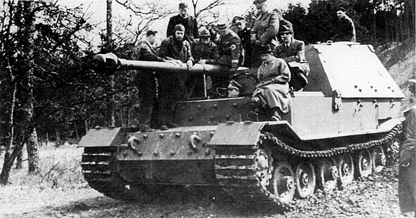 Иллюстрация к книге — Тяжелый танк «Тигр». Смертельное оружие Рейха [i_149.jpg]