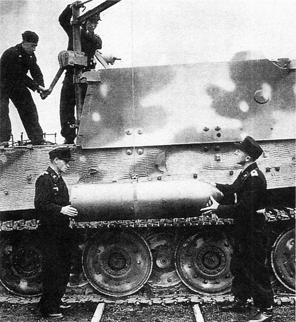 Иллюстрация к книге — Тяжелый танк «Тигр». Смертельное оружие Рейха [i_180.jpg]