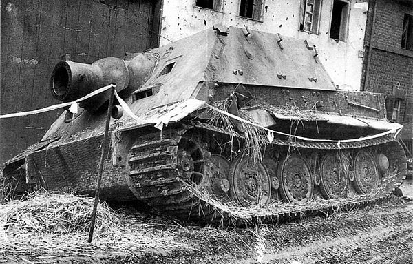 Иллюстрация к книге — Тяжелый танк «Тигр». Смертельное оружие Рейха [i_183.jpg]