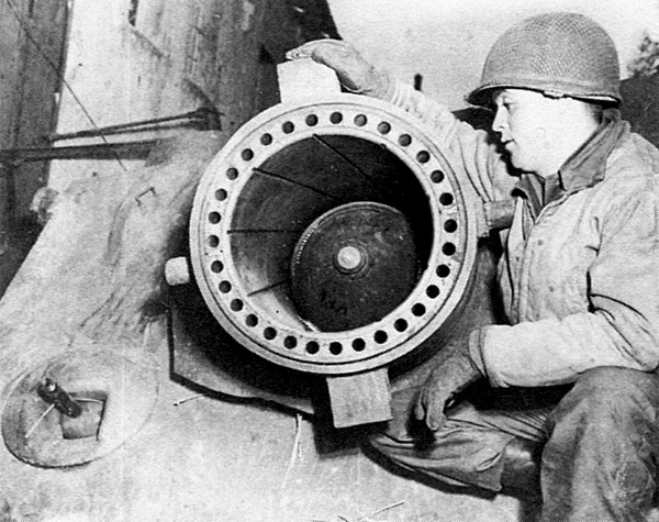 Иллюстрация к книге — Тяжелый танк «Тигр». Смертельное оружие Рейха [i_186.jpg]