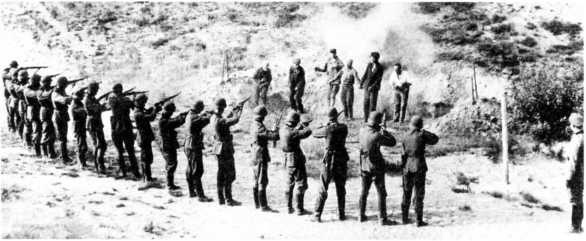 Иллюстрация к книге — Ленинградский "Блицкриг". На основе военных дневников высших офицеров вермахта генерал-фельдмаршала Вильгельма Риттера фон Лееба и генерал-полковника Франца Гальдера. 1941-1942 [i_015.jpg]