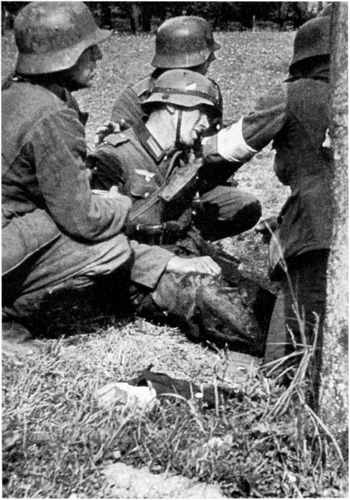 Иллюстрация к книге — Ленинградский "Блицкриг". На основе военных дневников высших офицеров вермахта генерал-фельдмаршала Вильгельма Риттера фон Лееба и генерал-полковника Франца Гальдера. 1941-1942 [i_018.jpg]