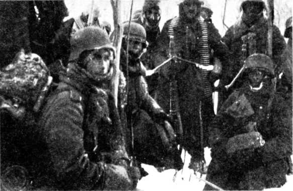 Иллюстрация к книге — Ленинградский "Блицкриг". На основе военных дневников высших офицеров вермахта генерал-фельдмаршала Вильгельма Риттера фон Лееба и генерал-полковника Франца Гальдера. 1941-1942 [i_039.jpg]