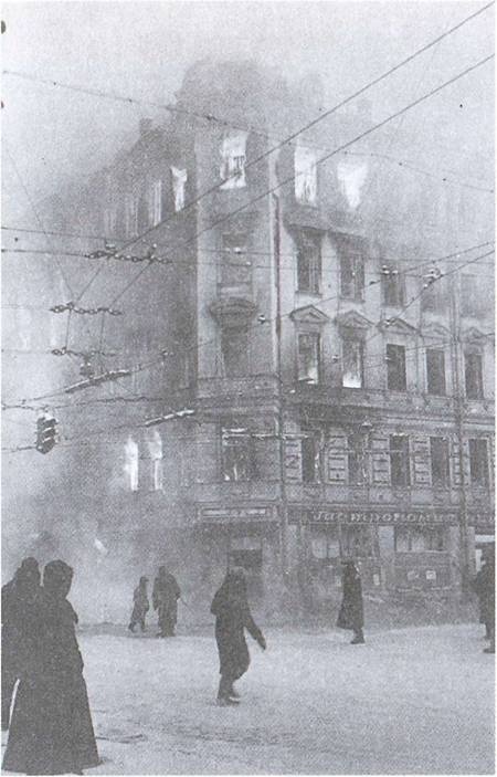 Иллюстрация к книге — По обе стороны блокадного кольца [i_019.jpg]