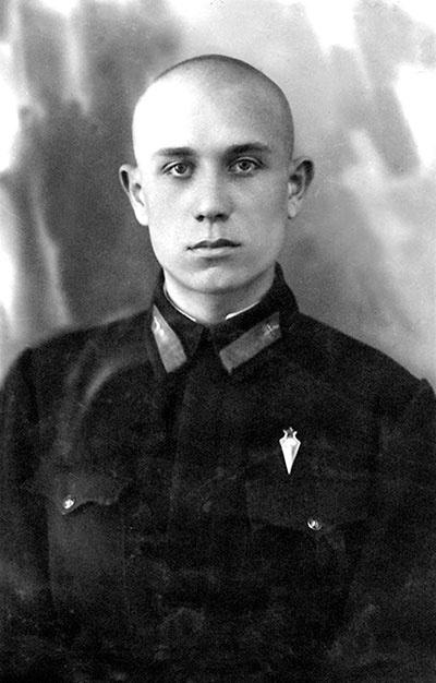 Иллюстрация к книге — На перехват! Летная книжка "сталинского сокола" [i_001.jpg]