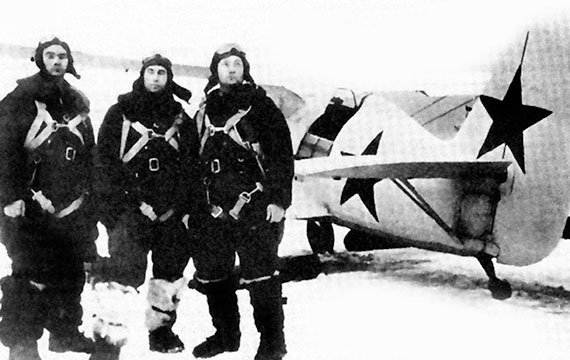 Иллюстрация к книге — На перехват! Летная книжка "сталинского сокола" [i_017.jpg]