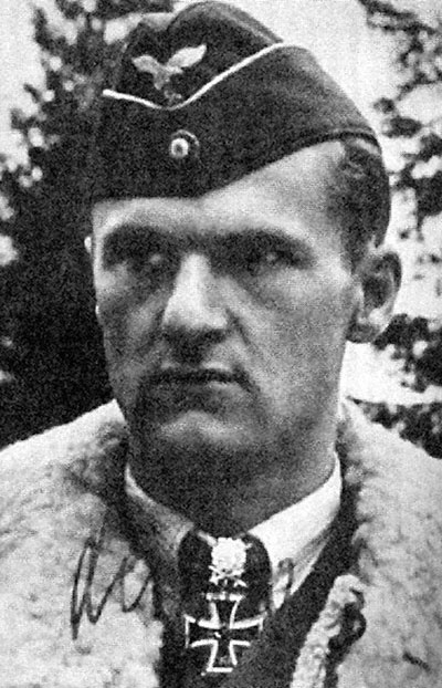 Иллюстрация к книге — На перехват! Летная книжка "сталинского сокола" [i_023.jpg]