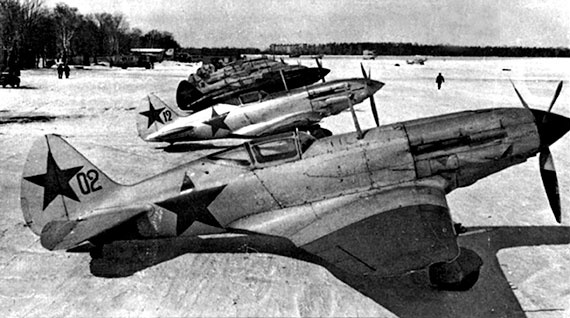 Иллюстрация к книге — На перехват! Летная книжка "сталинского сокола" [i_037.jpg]