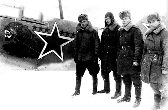 Иллюстрация к книге — На перехват! Летная книжка "сталинского сокола" [i_038.jpg]