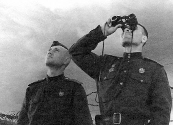 Иллюстрация к книге — На перехват! Летная книжка "сталинского сокола" [i_056.jpg]