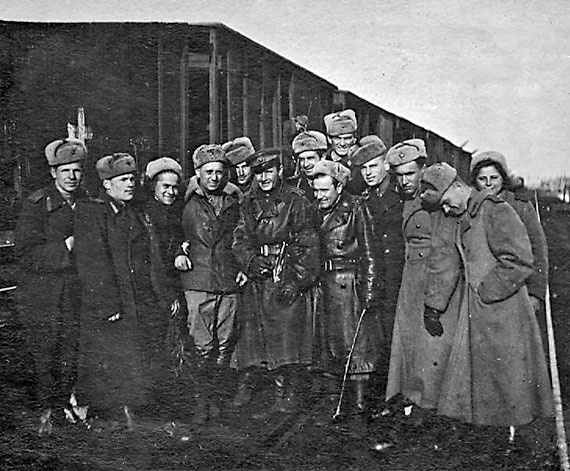 Иллюстрация к книге — На перехват! Летная книжка "сталинского сокола" [i_060.jpg]