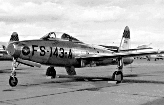 Иллюстрация к книге — На перехват! Летная книжка "сталинского сокола" [i_077.jpg]