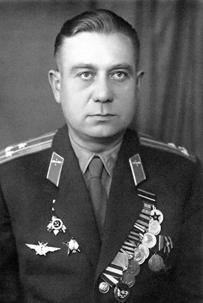 Иллюстрация к книге — На перехват! Летная книжка "сталинского сокола" [i_098.jpg]