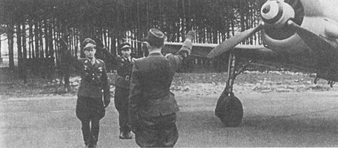 Иллюстрация к книге — Черный крест и красная звезда. Воздушная война над Россией. 1941-1944 [i_016.jpg]