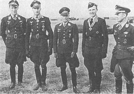 Иллюстрация к книге — Черный крест и красная звезда. Воздушная война над Россией. 1941-1944 [i_068.jpg]