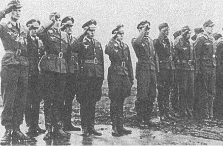 Иллюстрация к книге — Черный крест и красная звезда. Воздушная война над Россией. 1941-1944 [i_070.jpg]