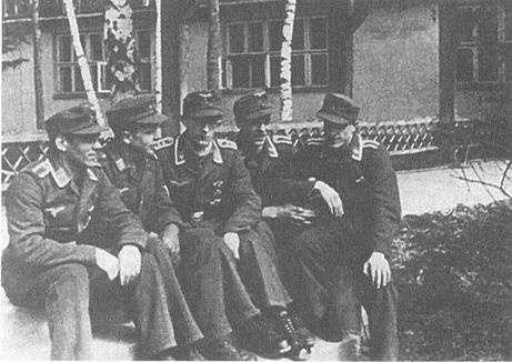 Иллюстрация к книге — Черный крест и красная звезда. Воздушная война над Россией. 1941-1944 [i_116.jpg]