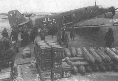 Иллюстрация к книге — Черный крест и красная звезда. Воздушная война над Россией. 1941-1944 [i_140.jpg]